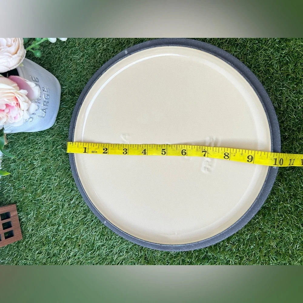 LE CREUSET lid only , New pls see pictures for more details, size and color